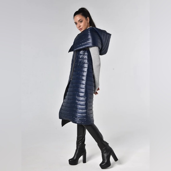 Long Asymmetric Puffer Vest by METAMORPHOZA size 8 - Picture 3 of 8